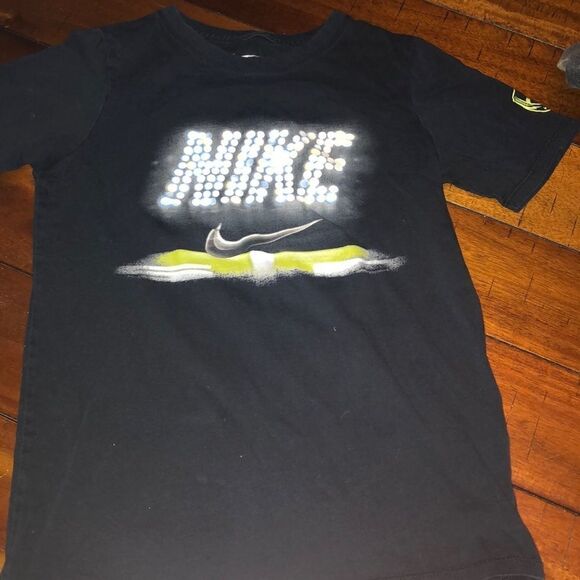 Boys Small Nike Athletic Cut Tee - Picture 1 of 2